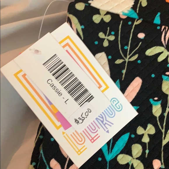 Cassie NWT black floral skirt - Picture 2 of 3